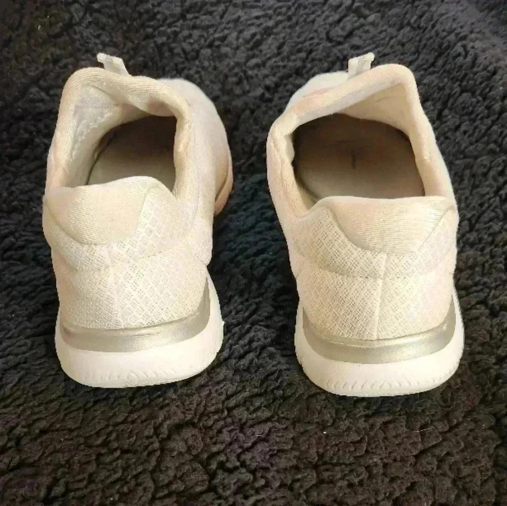 Skechers White Shoes - Picture 3 of 11